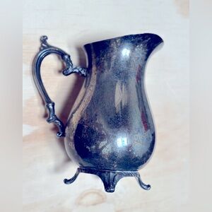 Vintage WM Rogers 817 Silver-Plated Water Pitcher w/ Footed Stand & Ice Guard